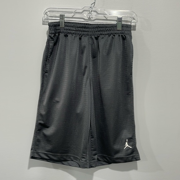 Boy’s size large Air Jordan basketball shorts 11” inseam gray - Picture 1 of 8